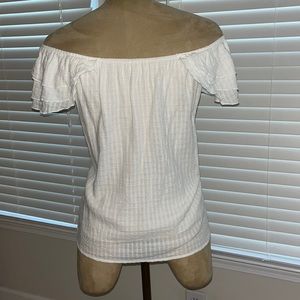 Womens off the shoulder blouse. Size M